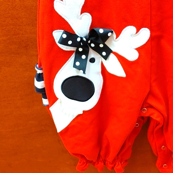 La Jenns girls size 2 Christmas romper - Picture 2 of 4